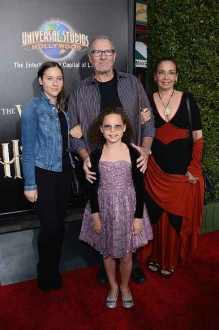 The family photo of Ed O' Neill